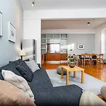 Elegant Old Town Apt With Balcony